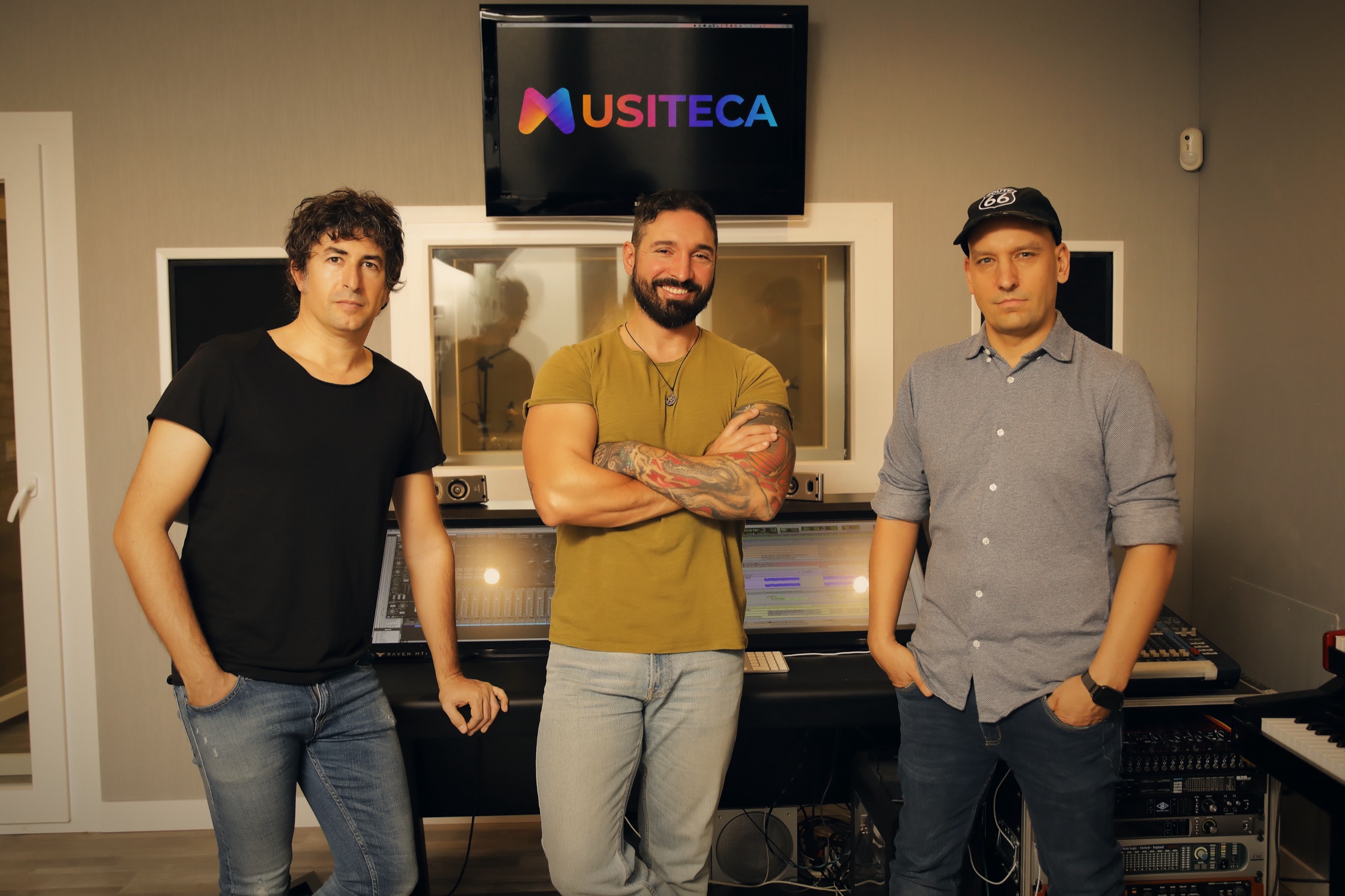 Equipo de Musiteca en el estudio